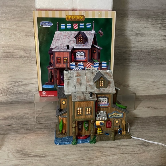 Lemax Signature Collection White Water Kayaks 85710 Lighted Cabin Rafting 2008 - Picture 2 of 14